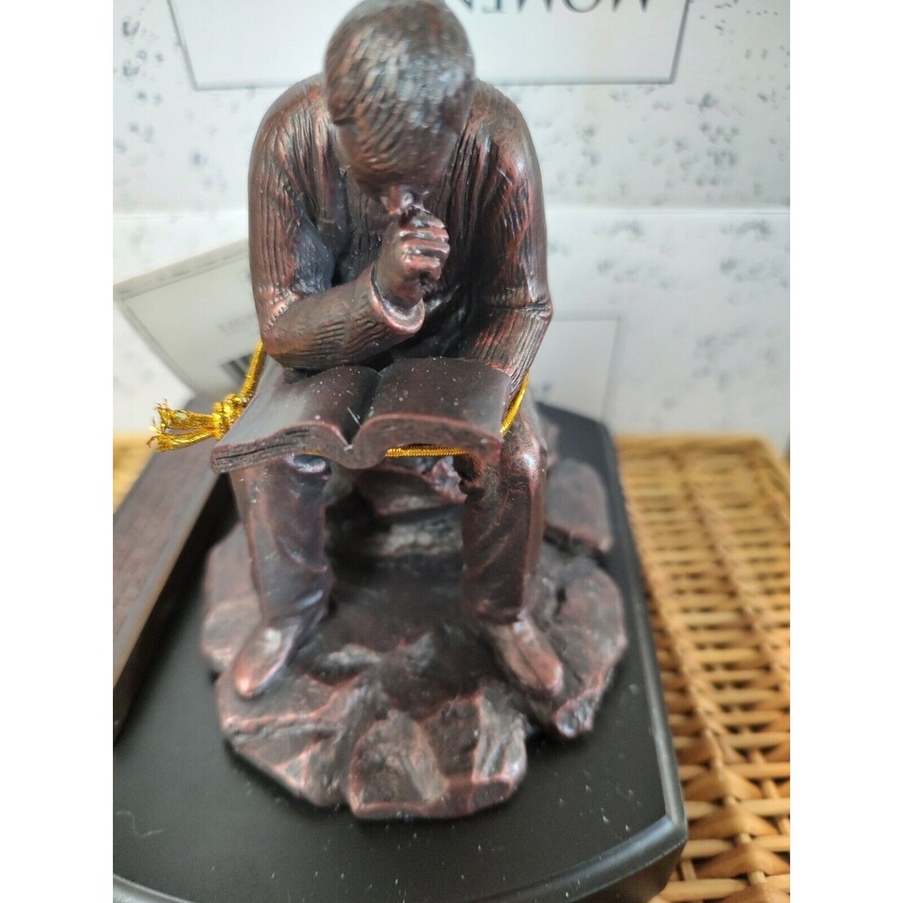 PUTTING GOD FIRST Moments of Faith Sculpture Man w/ Bible Figure Promise Keepers - Picture 9 of 11